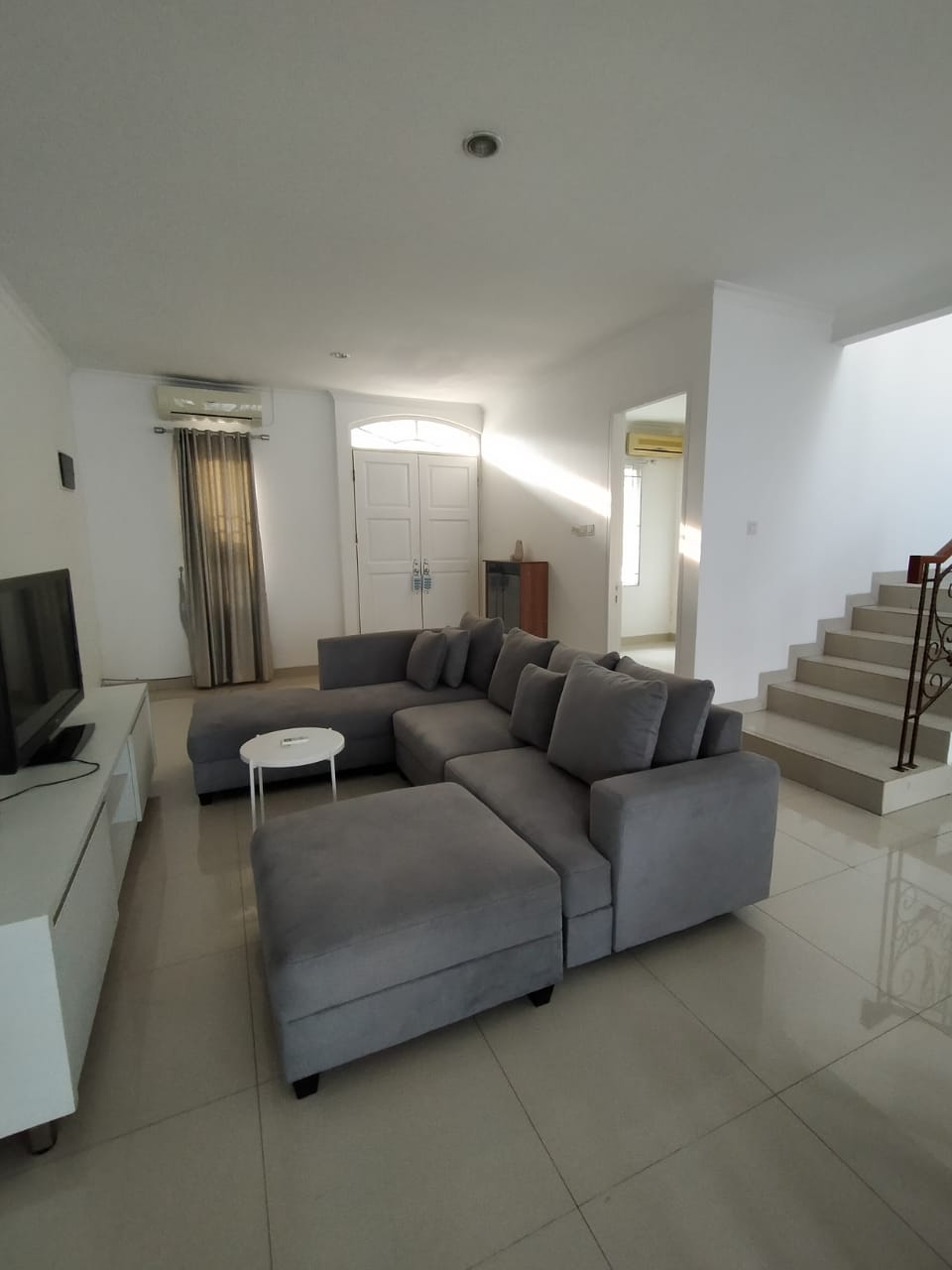 Rumah Disewakan Fully Furnished di Vassa Terrace Lippo Cikarang